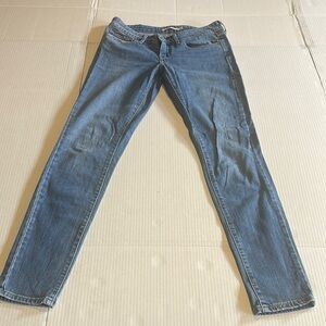 Levi’s Strauss and Co 711 skinny blue Jeans with pockets front and back zipper